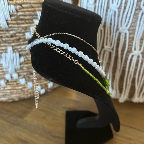 Urban Outfitters Bundle of Green Layering Necklace Set - Picture 4 of 9